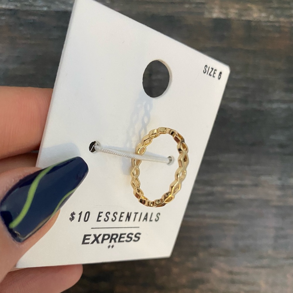 Simple Gold Ring - Picture 3 of 3